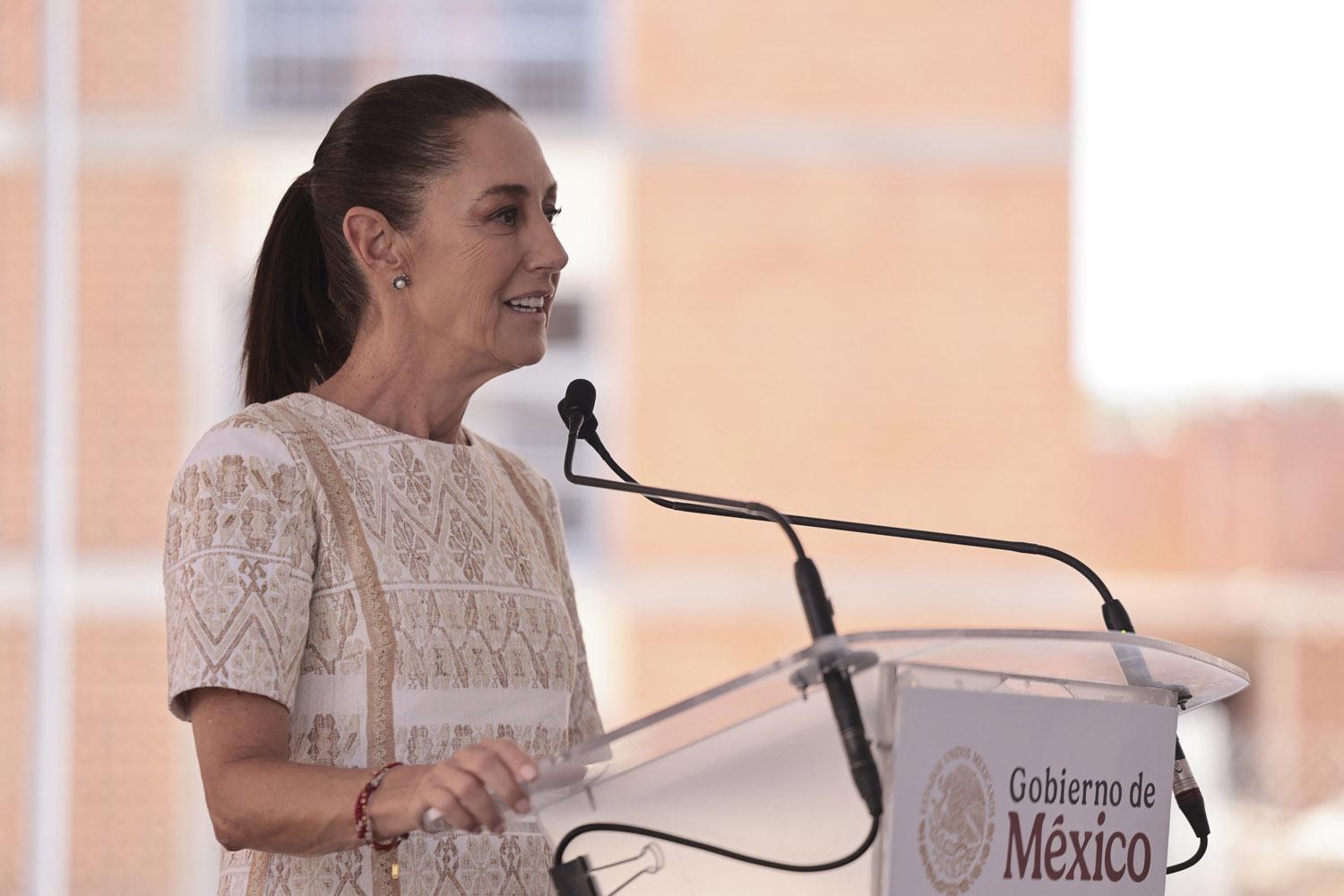 El Gobierno de México prepara la liberación de moscas estériles como parte de la estrategia para contener el gusano barrenador, anunció Claudia Sheinbaum.