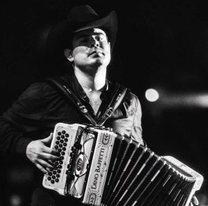 Alfredo Olivas retoma su gira por México