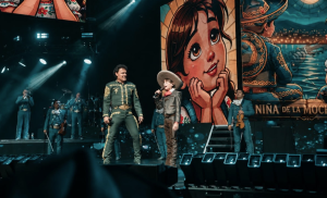Comparte Pedro Fernández el escenario con su nieto, interpretando ‘La mochila azul’